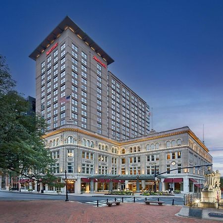 Hotel Lancaster Marriott At Penn Square Exterior foto